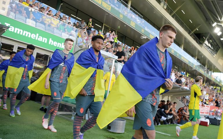 Майбутній суперник “Шахтаря” у Лізі конференцій надіслав клубу листівку українською мовою (фото)