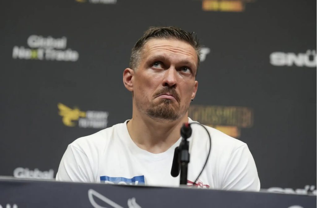 Олександр Усик анонсував повернення на ринг у наступному році