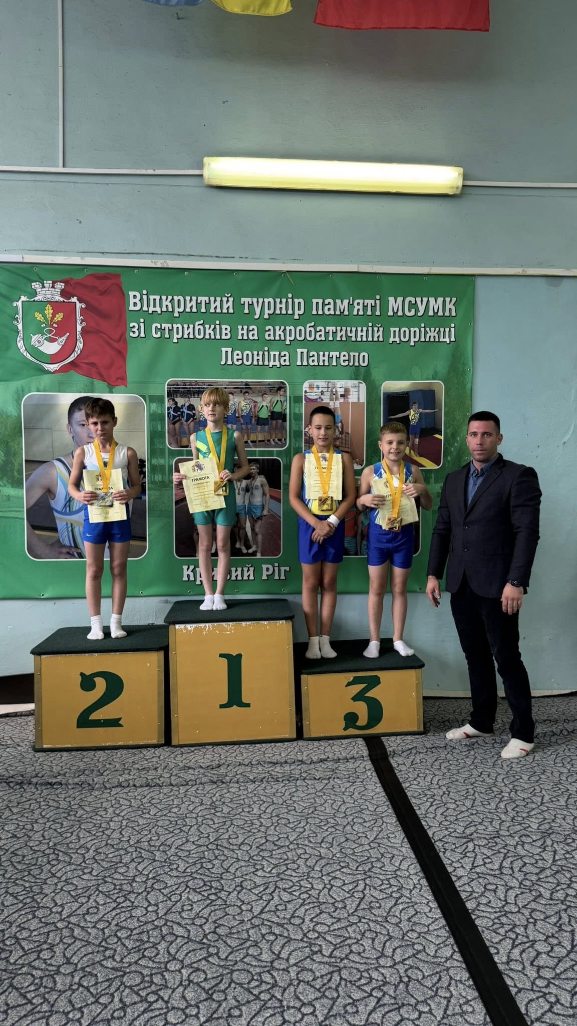 Кам'янчани стали призерами чемпіонату області зі стрибків на акробатичній доріжці
