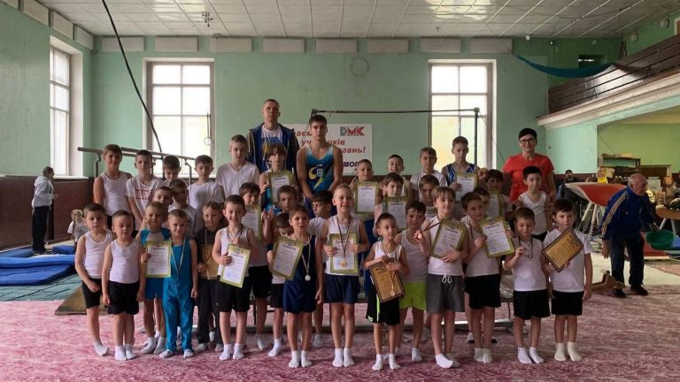 В Каменском состоялся открытый чемпионат ДЮСШ №4 по спортивной гимнастике