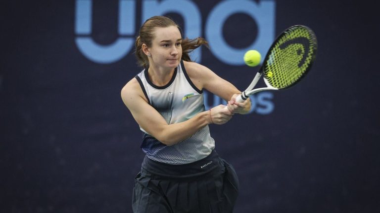 Снигур вышла в полуфинал турнира в Оейраше