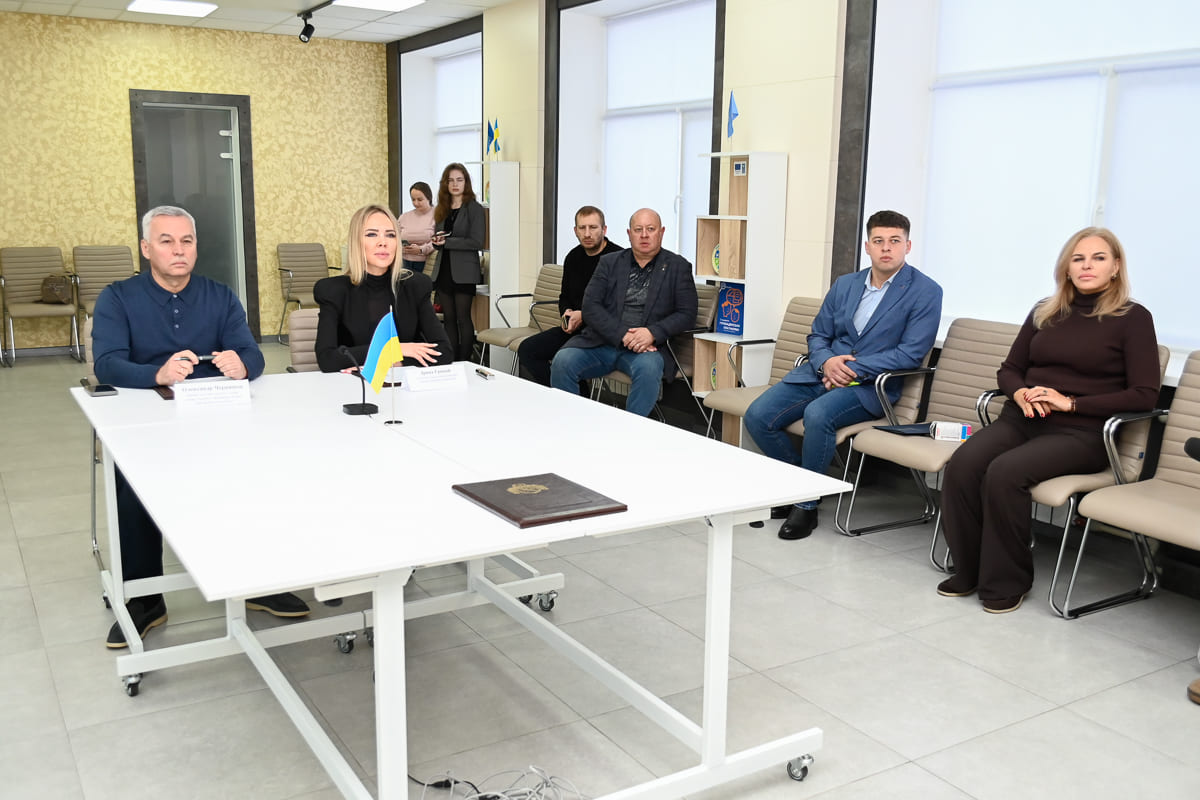 Нові перспективи для спільних проєктів: Кам'янське підписало Меморандум з Міністерством молоді та спорту України 1 Нові перспективи для спільних проєктів: Кам'янське підписало Меморандум з Міністерством молоді та спорту України