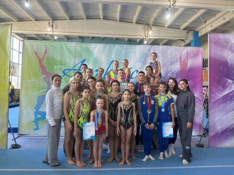 Каменские акробаты стали призерами всеукраинских соревнований