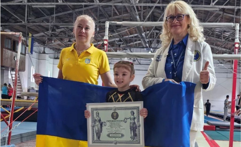 6-летняя украинка установила мировой рекорд по подъемам-переворотам