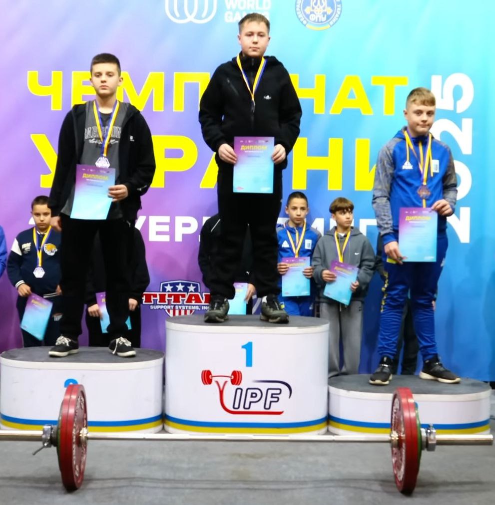 Пауэрлифтеры Каменского установили рекорды и завоевали медали на чемпионате Украины 7 Пауерліфтери Кам’янського встановили рекорди та здобули медалі на чемпіонаті України