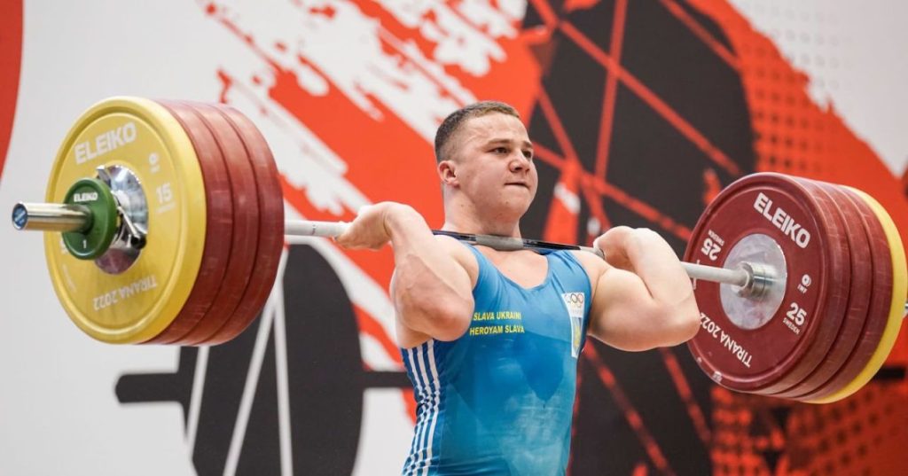 Украинец Домбровский завоевал три медали на чемпионате Европы по тяжелой атлетике