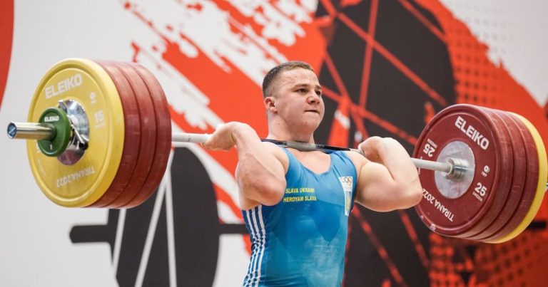 Українець Домбровський здобув три медалі на чемпіонаті Європи з важкої атлетики