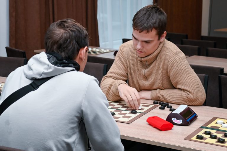 У Кам’янському стартував чемпіонат України з шашок-64
