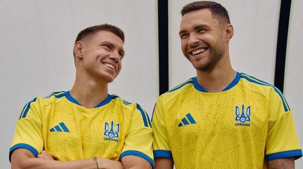Сборная Украины по футболу в сотрудничестве с Adidas представила новую домашнюю форму с переосмысленным гербом УНР (фото)