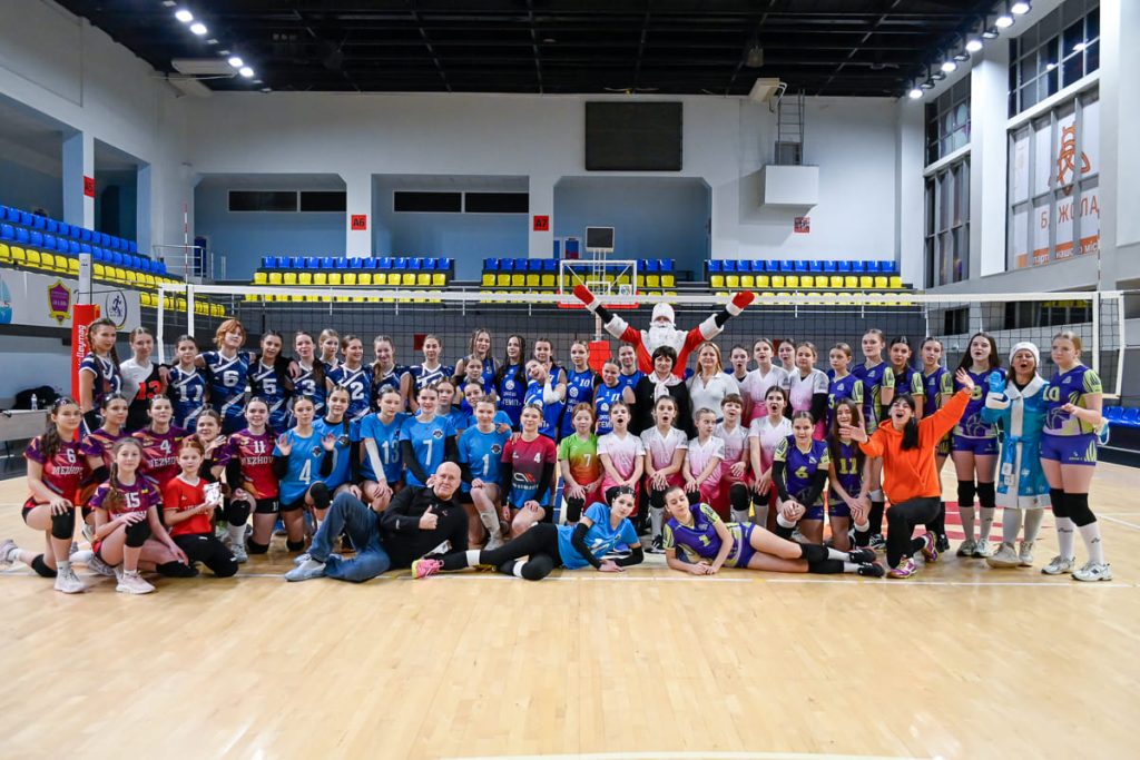 В Каменском состоялся открытый новогодний чемпионат ДЮСШ №2 по волейболу