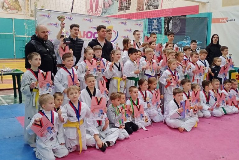 В Каменском состоялся чемпионат ДЮСШ №1 по тхэквондо ВТФ