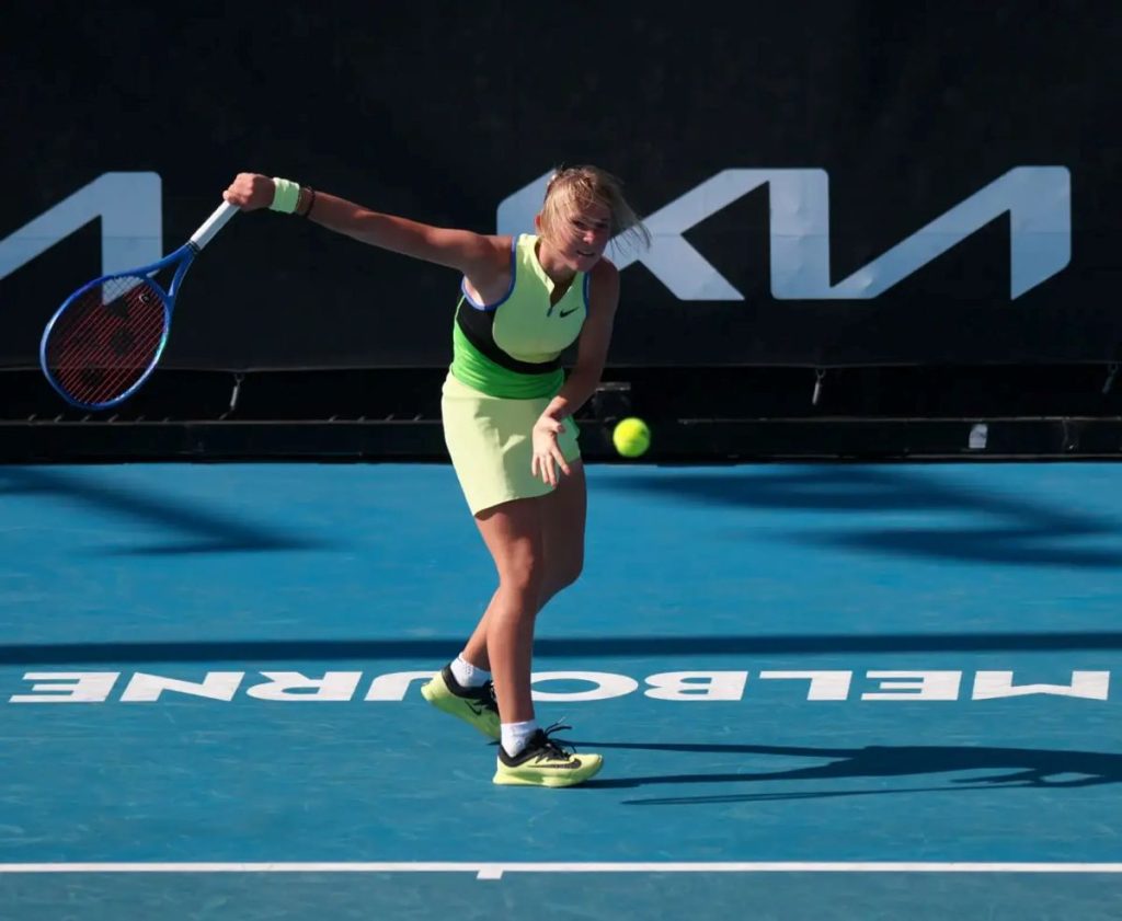 Трое украинских теннисистов прошли в 1/8 финала юниорского Australian Open-2026