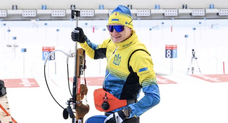 Украинец Мандзин занял 15-е место в короткой индивидуальной гонке Кубка мира по биатлону в Новом Месте
