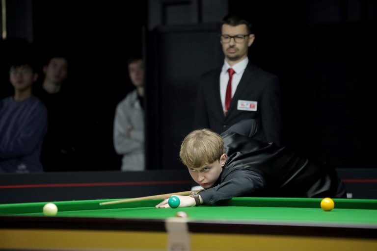 17-летний украинец Ларков стал чемпионом мира по снукеру среди юниоров и получил путевку в Мировой тур
