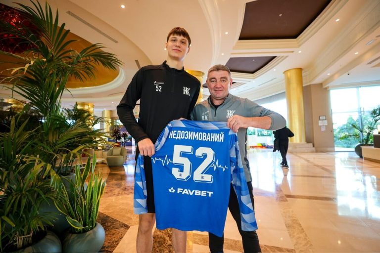 «Колос» подписал 18-летнего голкипера Артема Недозимованого.