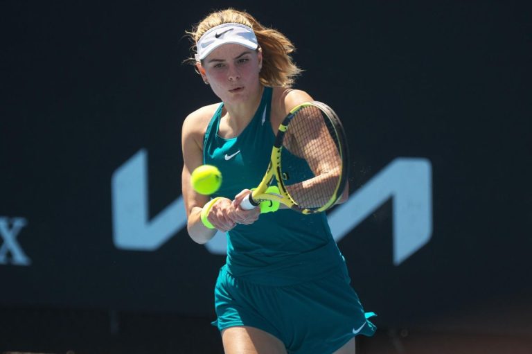 Завацкая вышла в четвертьфинал турнира ITF W35 в Вестоне