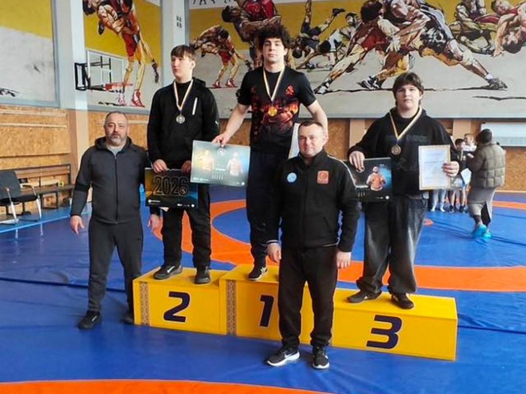 Каменские борцы завоевали награды областного чемпионата