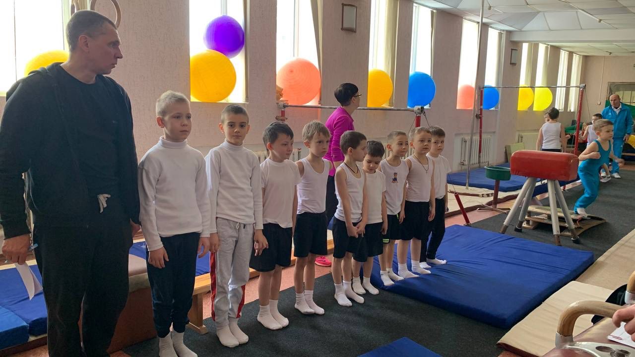 Юні гімнасти кам'янської ДЮСШ №4 здобули нагороди на чемпіонаті клубу "Карамболь"
