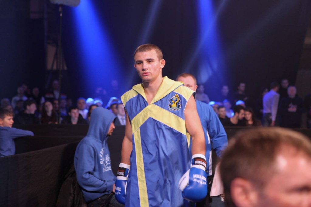 Украинский боксер Александр Хижняк дебютирует на профессиональном ринге