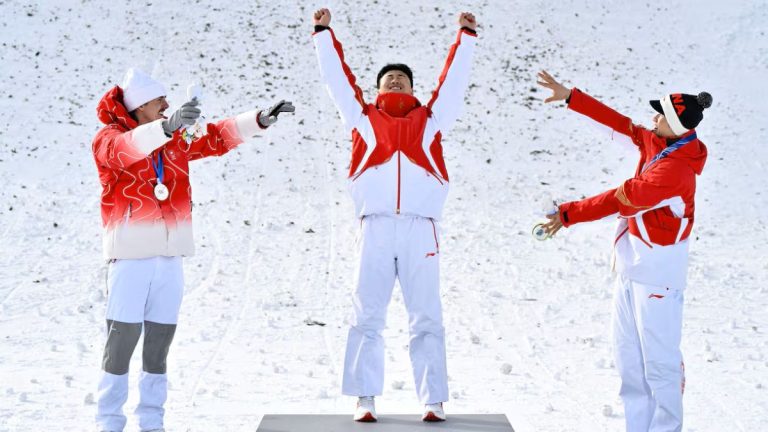 Китаец Ван Синьди стал чемпионом по лыжной акробатике на Играх-2026