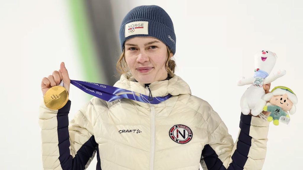 Норвежка Стрьом стала олимпийской чемпионкой в прыжках на лыжах с большого трамплина
