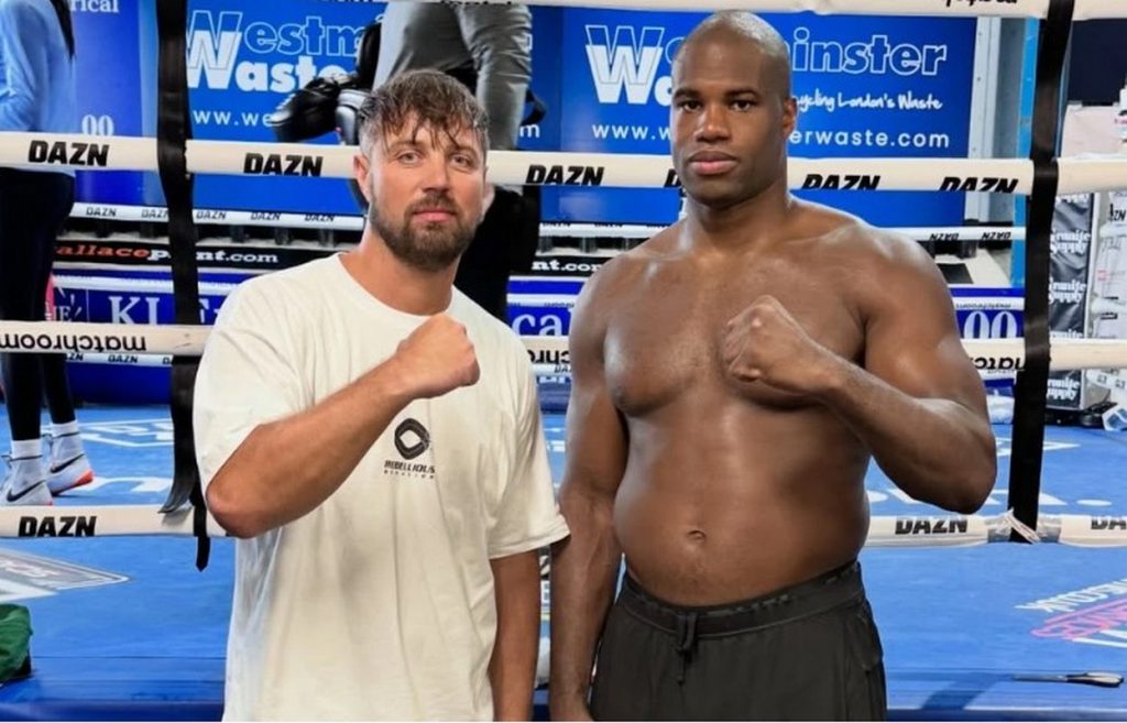 Дюбуа перед боем за титул WBO усилил команду украинским тренером