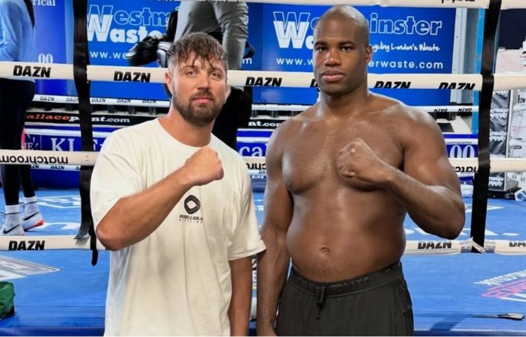 Дюбуа перед боем за титул WBO усилил команду украинским тренером