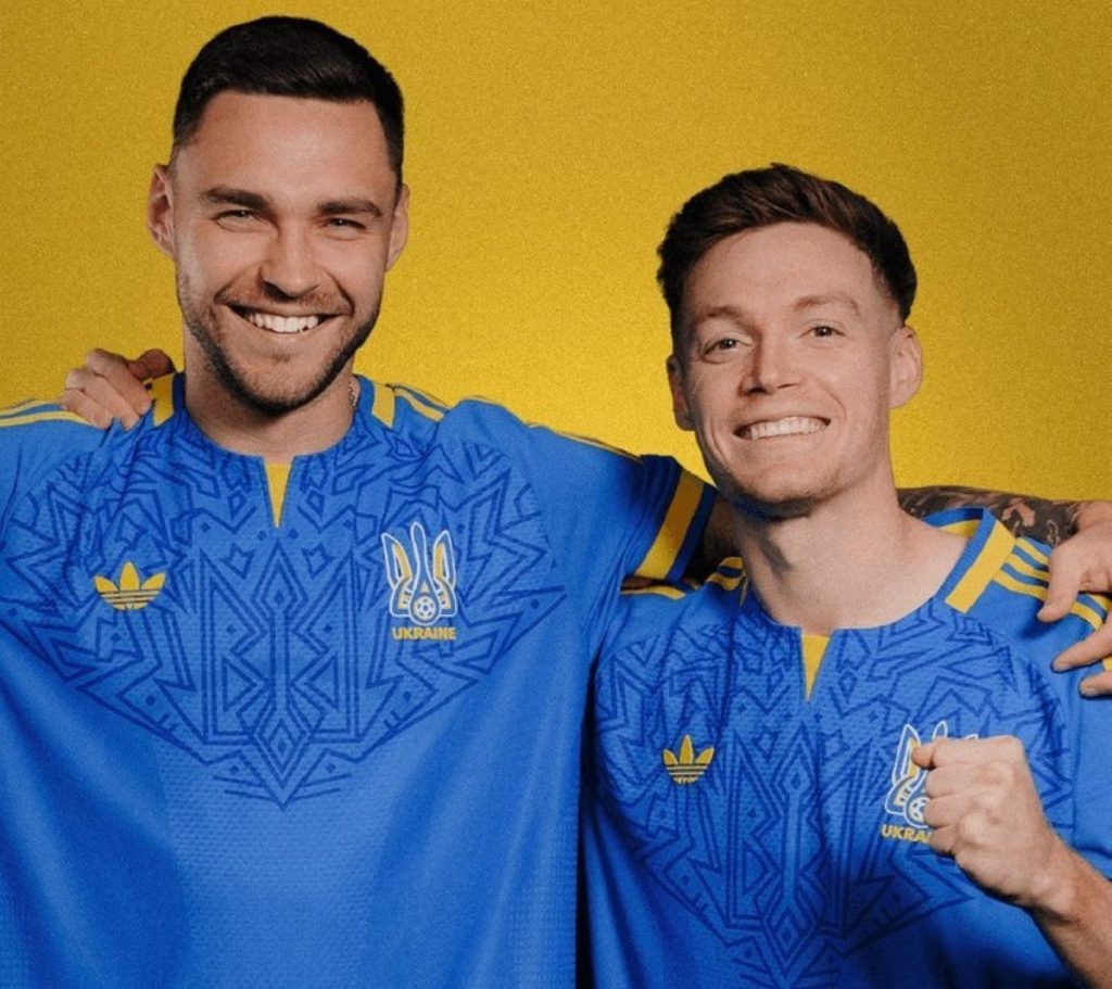 Сборная Украины по футболу представила новый выездной комплект формы (фото)