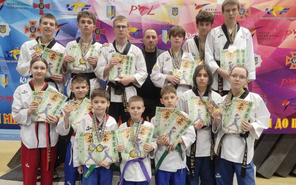Каменские тхэквондисты завоевали ряд наград на чемпионатах Украины во Львове