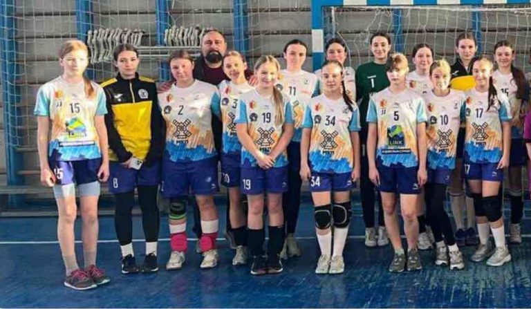 Гандболистки Каменского уверенно стартовали в отборе к чемпионату Украины