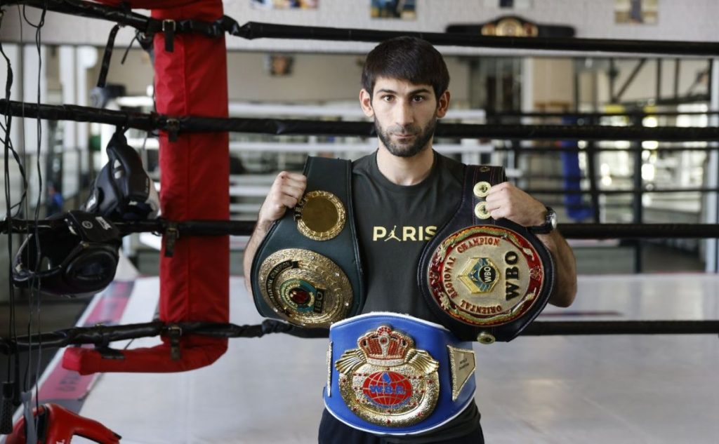 Арам Фаниян будет защищать титул WBO Global в первом полусреднем весе против аргентинца Ирибаррена