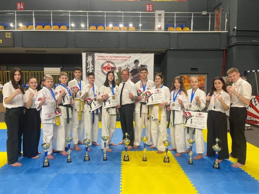 Каратисты Каменского завоевали 11 наград на чемпионате области в Днепре