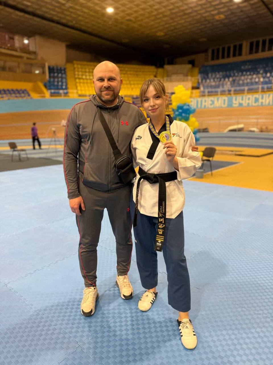 photo 5296705647304972288 y