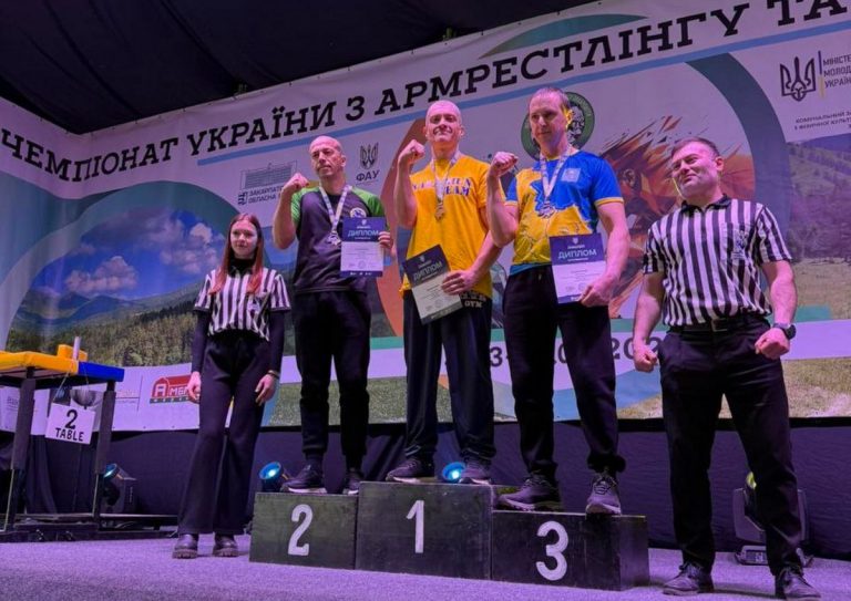 Каменчанин Воронов завоевал две золотые медали на чемпионате Украины по армрестлингу