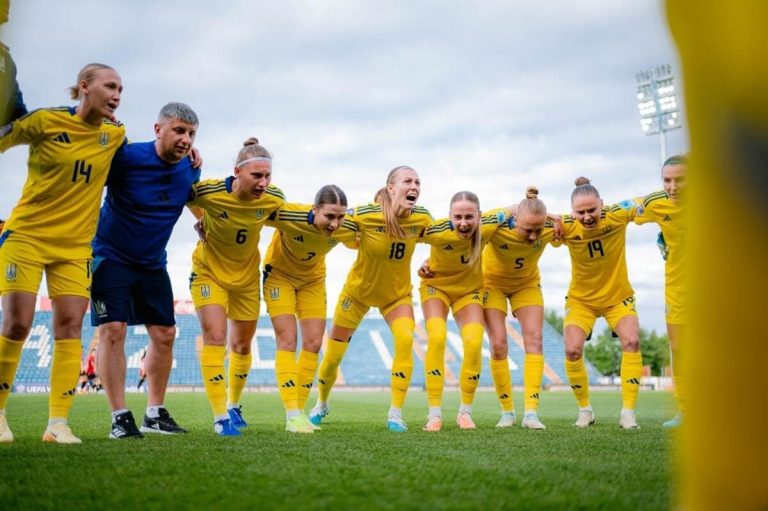 Жіноча збірна України з футболу розгромно поступилася Англії на старті відбору на ЧС-2027