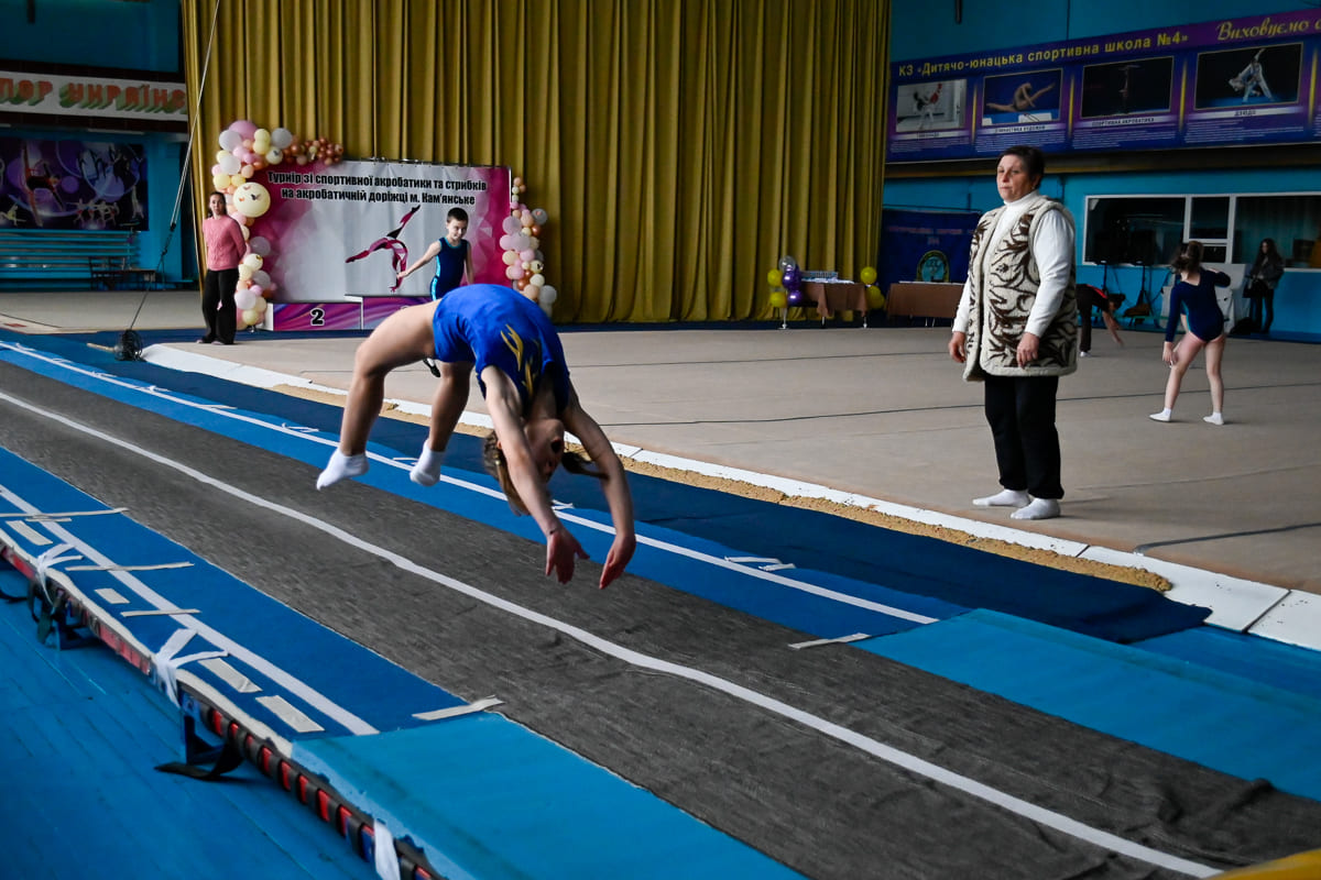 У Кам’янському відбувся чемпіонат міста зі стрибків на акробатичній доріжці 2 У Кам’янському відбувся чемпіонат міста зі стрибків на акробатичній доріжці