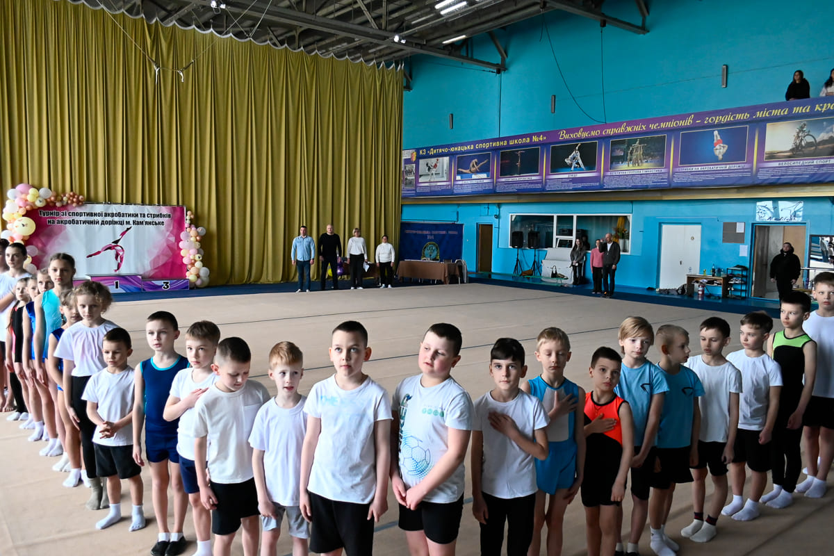 У Кам’янському відбувся чемпіонат міста зі стрибків на акробатичній доріжці 1 У Кам’янському відбувся чемпіонат міста зі стрибків на акробатичній доріжці