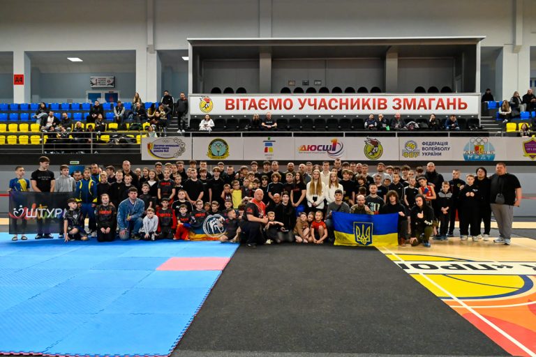 В Каменском прошел юбилейный Кубок памяти защитников и защитниц Украины по казацкому двобою