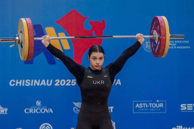 Украинка Ирина Домбровская завоевала три «бронзы» на Евро-2026 по тяжелой атлетике