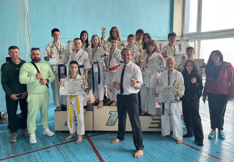 Каменские каратисты завоевали 11 медалей на чемпионате в Кривом Роге