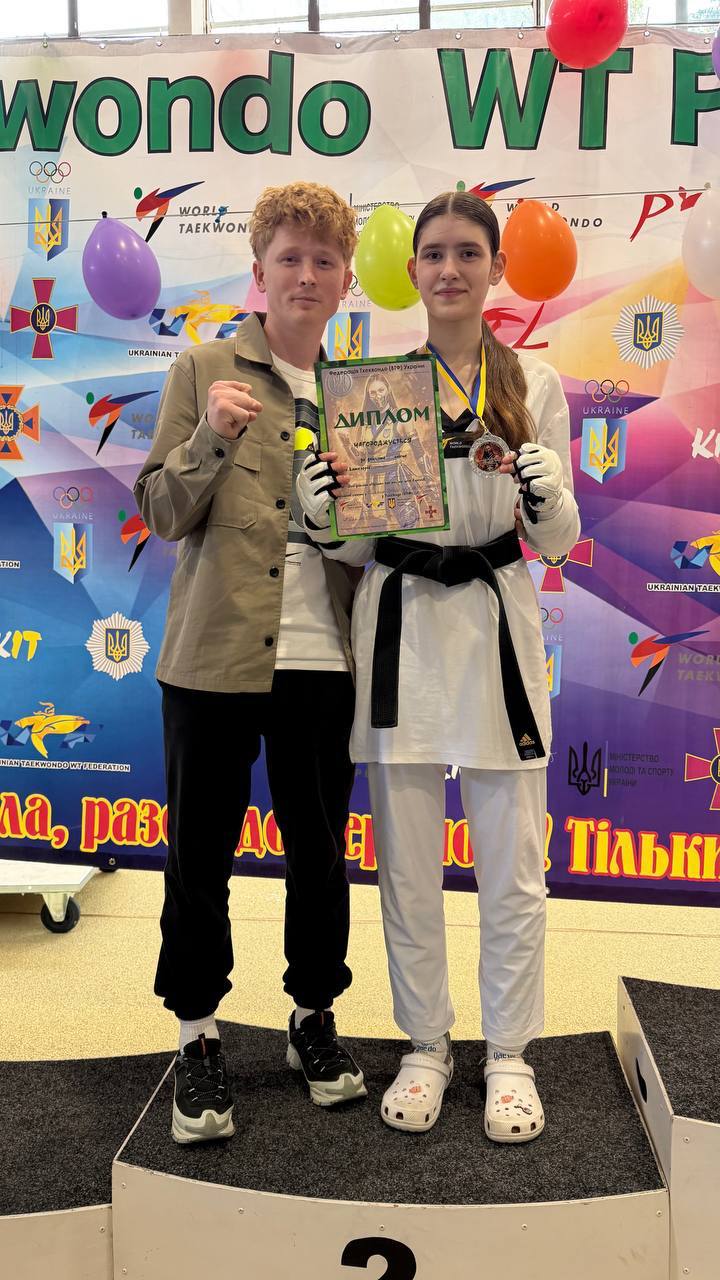 photo 5435893193632324102 y