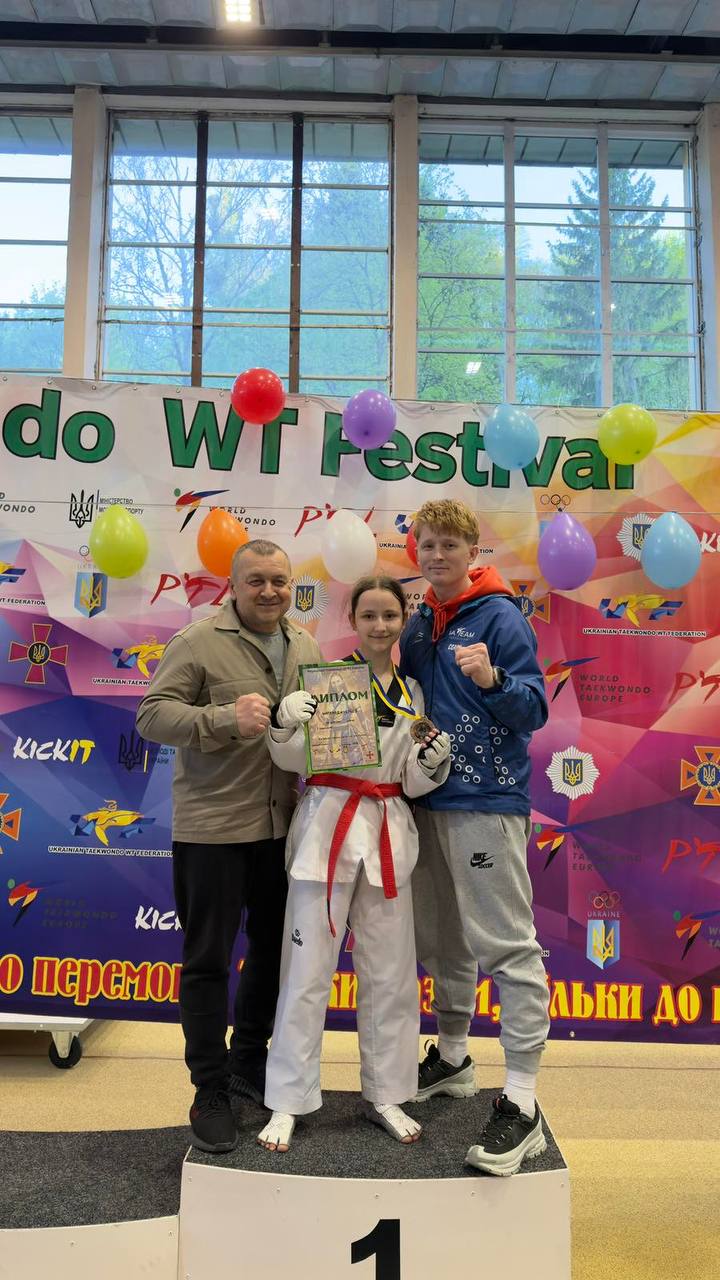 photo 5435893193632324103 y