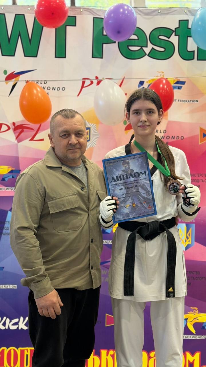 photo 5435893193632324104 y