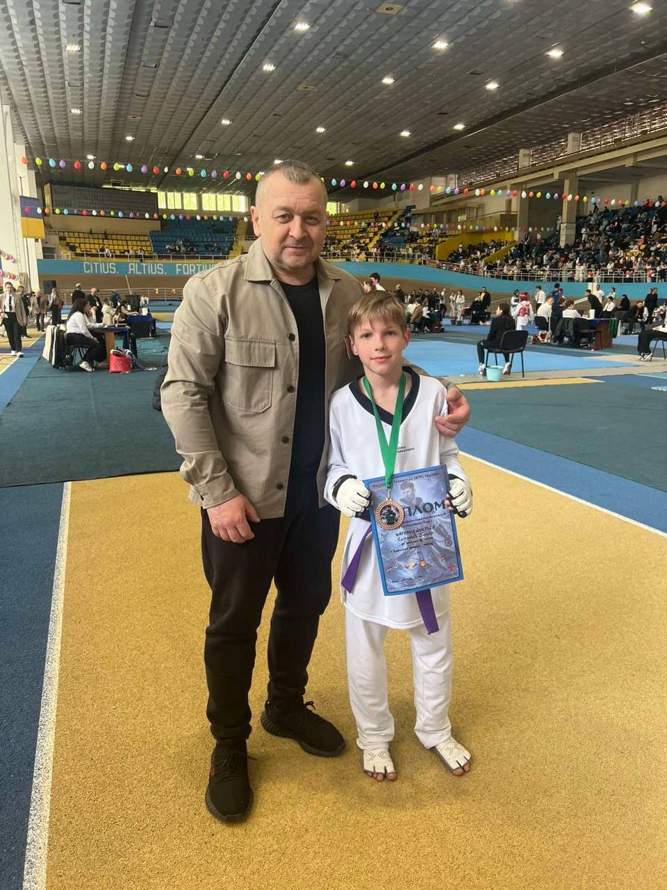 photo 5435893193632324106 y