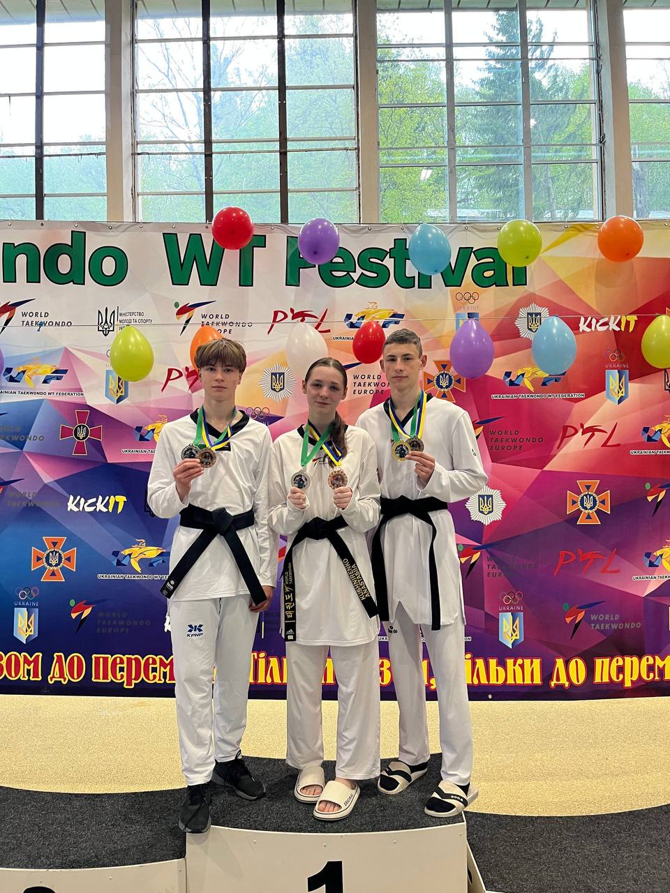 photo 5435893193632324325 y