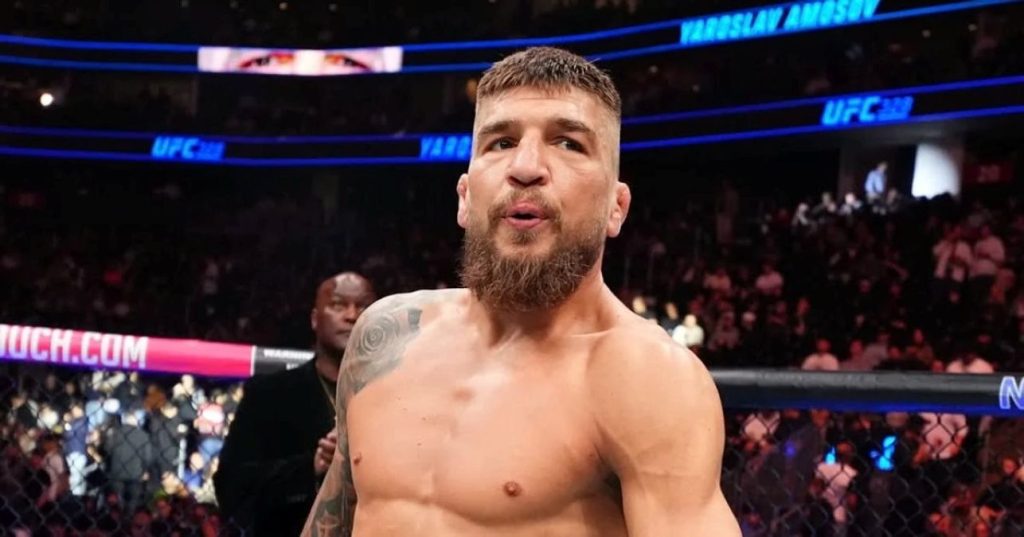 Украинец Амосов получит бонусные призовые за один из самых ярких боев на UFC 328