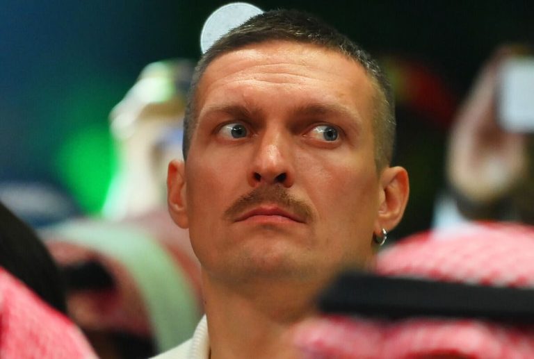 Александр Усик прибыл в Египет на бой против Рико Верховена