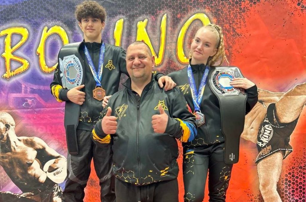 Кікбоксери Кам’янського здобули три медалі чемпіонату Європи