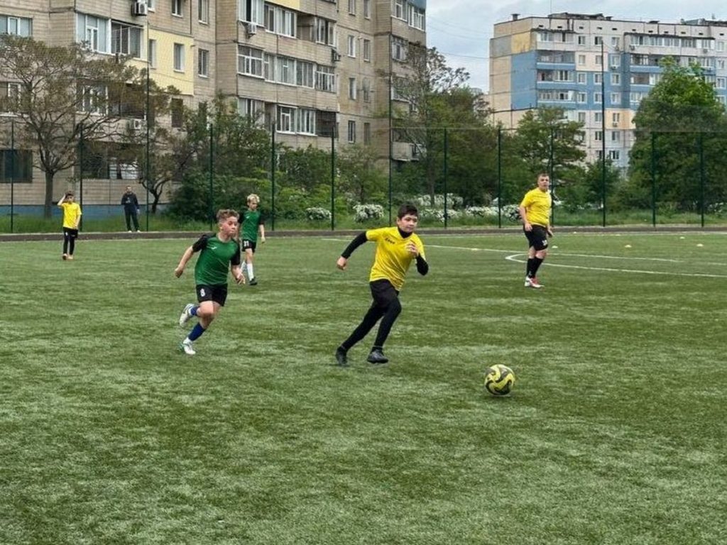Футболисты каменской «Надії» одержали разгромную победу в чемпионате области