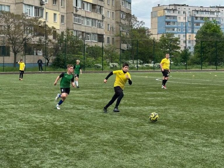 Футболисты каменской «Надії» одержали разгромную победу в чемпионате области